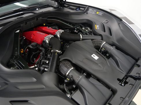 Used 2019 Ferrari Portofino RWD image 51
