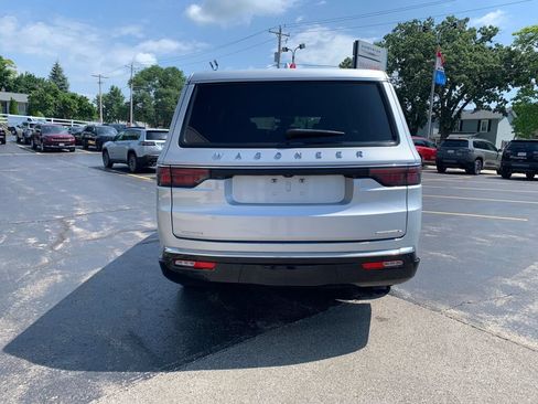Used 2023 Jeep Wagoneer L Series II AWD/4WD image 6
