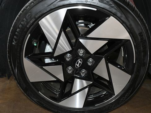 Used 2024 Hyundai Kona Limited image 65