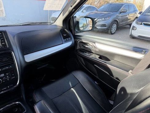 Used 2017 Dodge Grand Caravan GT image 18