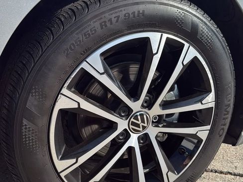 Used 2025 Volkswagen Jetta Sport image 6