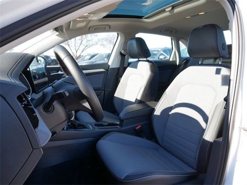 Certified 2025 Volkswagen Jetta SE image 14