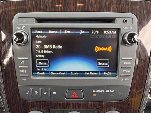 Used 2017 Chevrolet Traverse LT w/ Style and Technology Package FWD image 8
