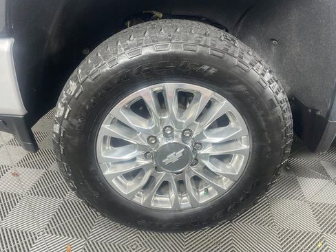 Used 2020 Chevrolet Silverado 2500 High Country w/ Technology Package image 11