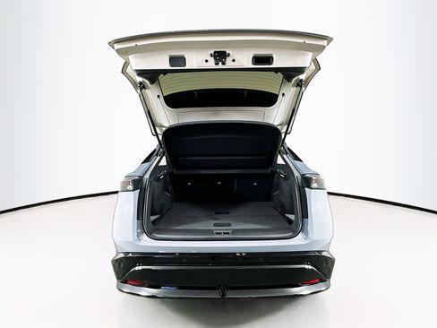 Used 2023 Nissan Ariya AWD image 30