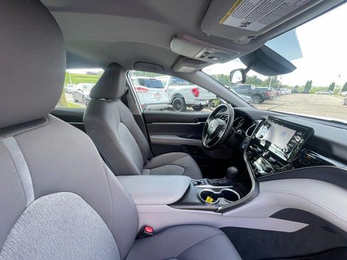 Used 2022 Toyota Camry LE FWD image 7