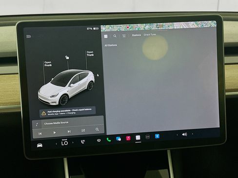 Used 2021 Tesla Model Y Long Range AWD/4WD image 19