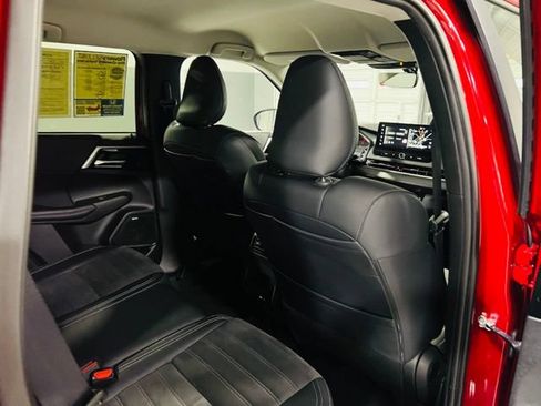 Used 2025 Mitsubishi Outlander SE FWD image 33