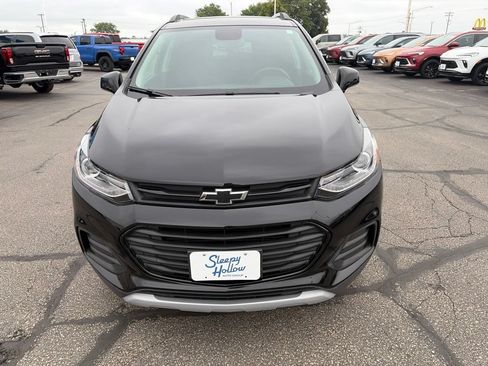 Used 2020 Chevrolet Trax LT w/ Sun & Sound Package AWD/4WD image 2