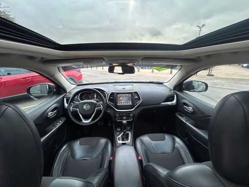 Used 2016 Jeep Cherokee Trailhawk w/ Comfort/Convenience Group image 14