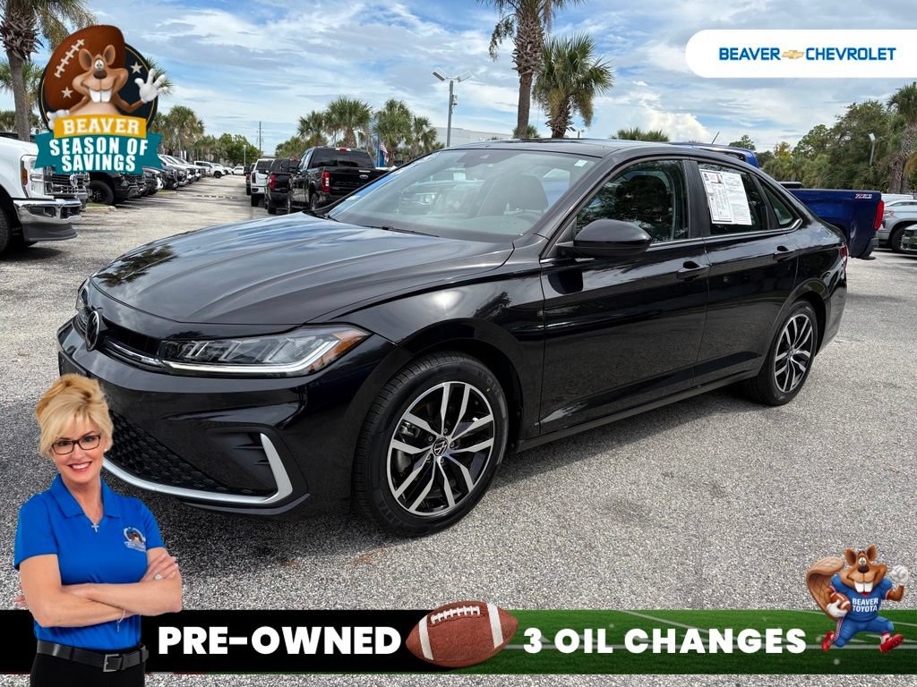 Used 2025 Volkswagen Jetta SE FWD image 1