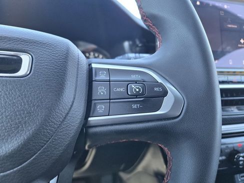 Used 2025 Jeep Compass Trailhawk AWD/4WD image 18