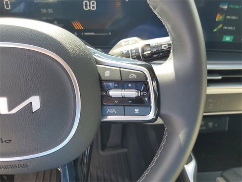 Used 2025 Kia Sorento EX image 17