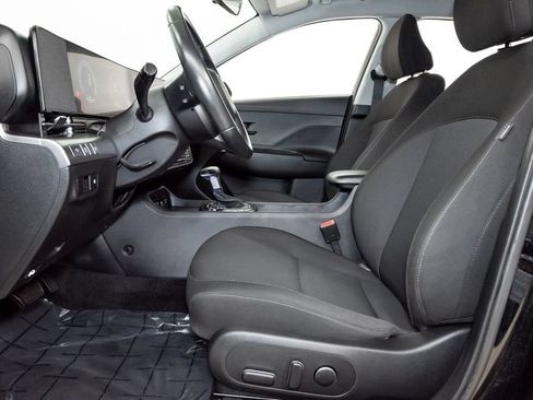 Used 2025 Hyundai Kona SEL FWD image 12