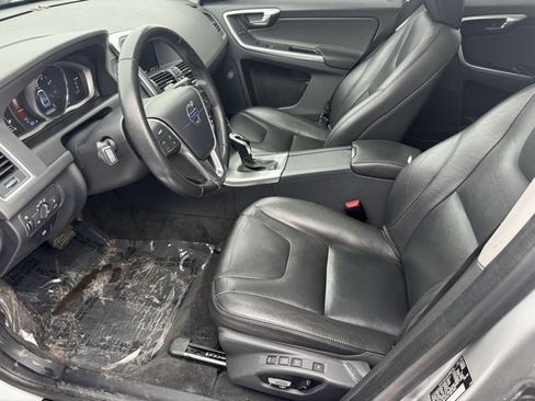 Used 2016 Volvo XC60 T6 w/ Proximity Package image 5