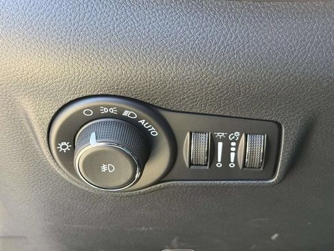 New 2026 Jeep Compass Limited w/ Sun, Sound & Navigation Group AWD/4WD image 25