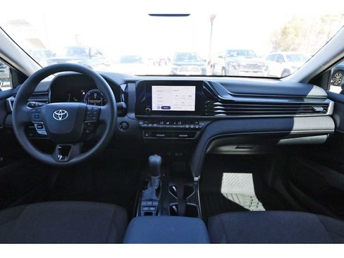 Used 2025 Toyota Camry LE image 7