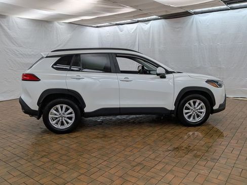 Used 2024 Toyota Corolla Cross LE image 8