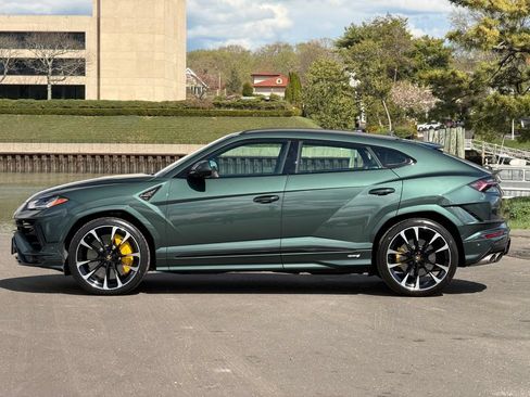 Used 2024 Lamborghini Urus S AWD/4WD image 2