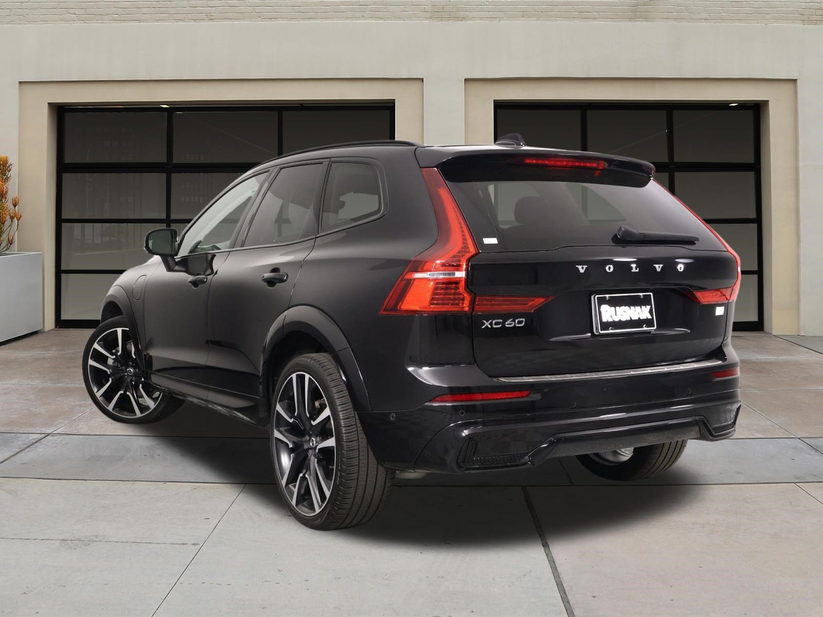 Used 2023 Volvo XC60 T8 Ultimate w/ Protection Package Premier AWD/4WD image 2