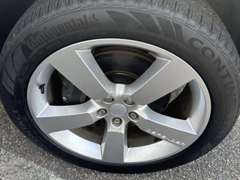 Used 2024 Land Rover Defender 110 SE image 3