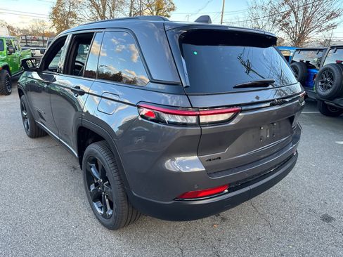 New 2025 Jeep Grand Cherokee Limited w/ Black Appearance Package image 4