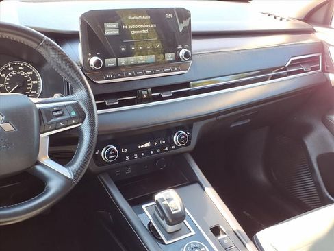 Used 2024 Mitsubishi Outlander AWD image 13