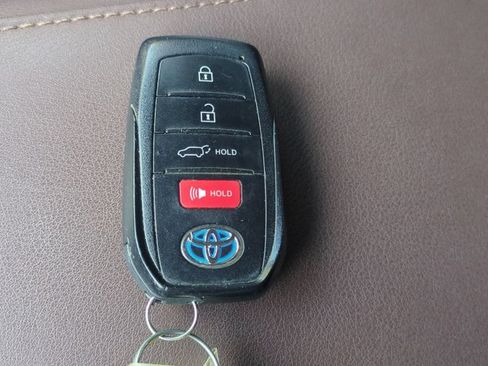 Used 2021 Toyota Venza Limited w/ Advanced Technology Package AWD/4WD image 25