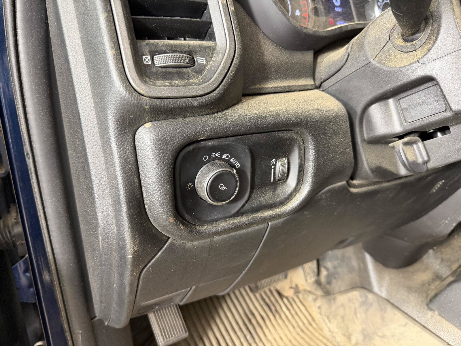 Used 2022 RAM 2500 Tradesman w/ Chrome Appearance Group AWD/4WD image 19