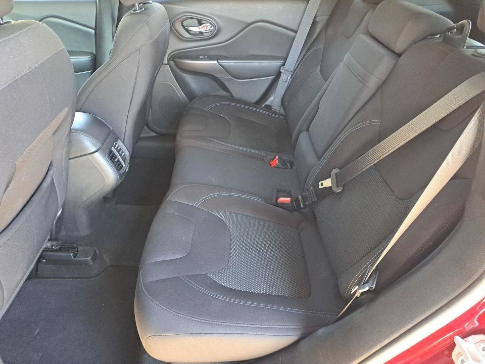 Used 2019 Jeep Cherokee Latitude w/ Popular Appearance Group FWD image 14