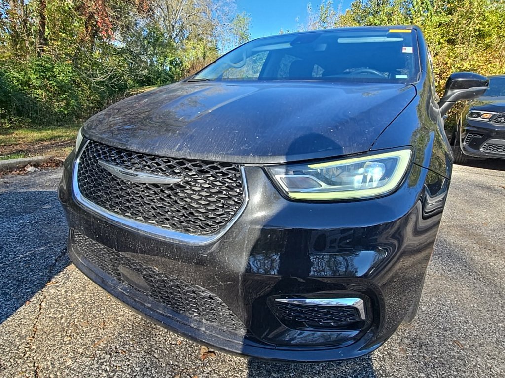 Used 2023 Chrysler Pacifica Touring-L FWD image 12