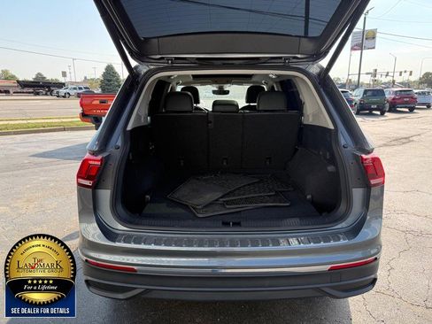 Used 2022 Volkswagen Tiguan SE w/ Panoramic Sunroof Package image 18