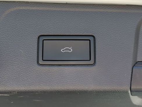 Certified 2023 Volkswagen Atlas SE w/ Panoramic Sunroof Package image 10