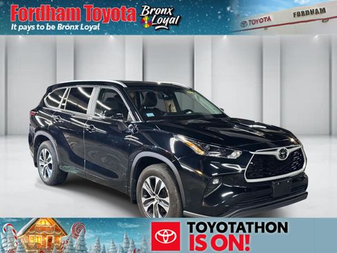 Used 2025 Toyota Highlander XLE image 1