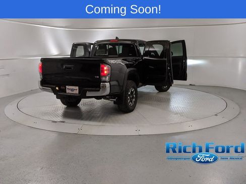 Used 2022 Toyota Tacoma TRD Off-Road image 9