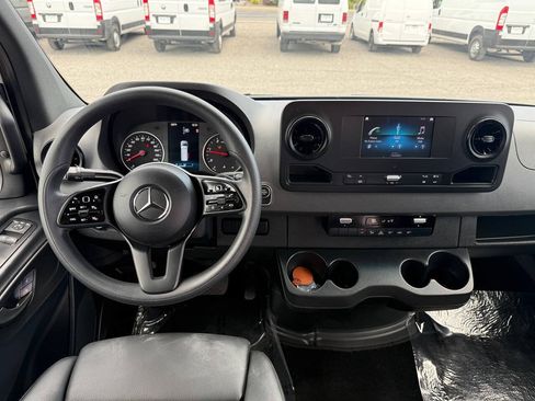 Used 2023 Mercedes-Benz Sprinter 2500 image 45