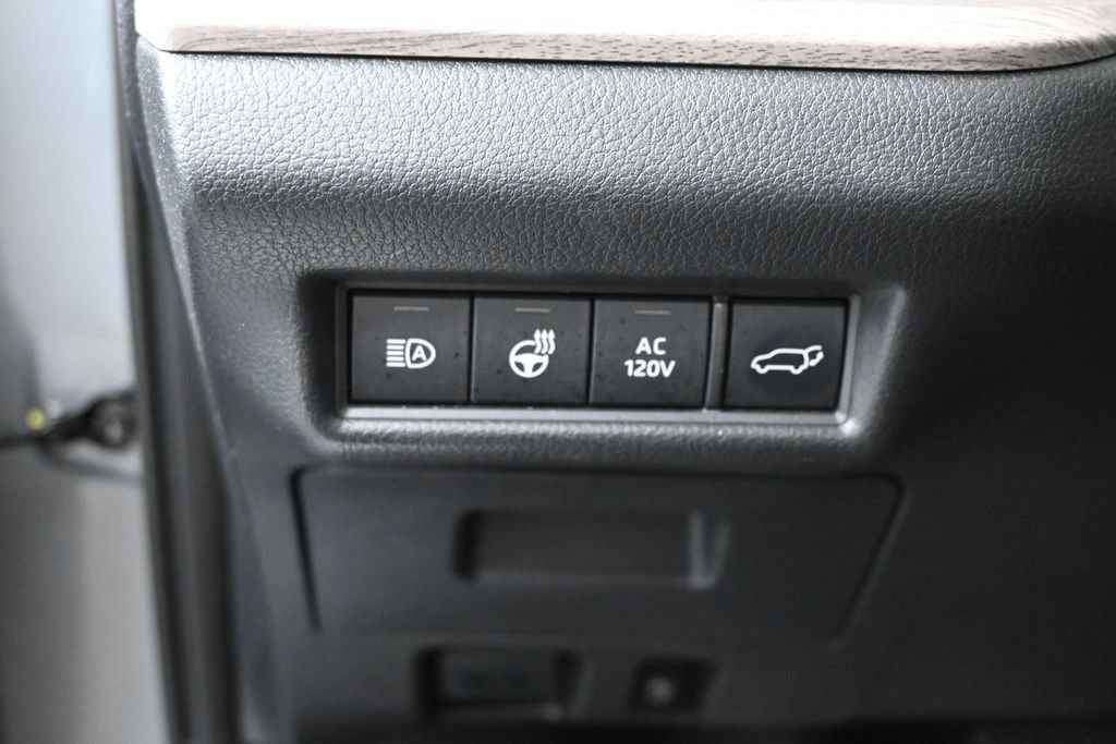 Used 2025 Toyota Grand Highlander AWD Hybrid image 16