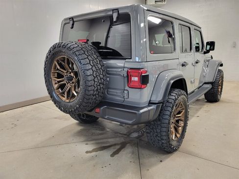 Used 2022 Jeep Wrangler Unlimited Sahara w/ LED Lighting Group AWD/4WD image 9