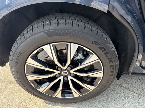 Used 2024 Volvo XC60 B5 Plus image 17