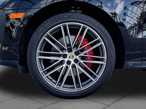 Used 2023 Porsche Macan S AWD/4WD image 9