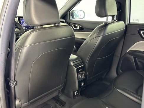 Certified 2025 Jeep Compass Limited AWD/4WD image 38