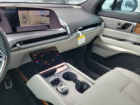 New 2026 Cadillac Vistiq Sport w/ LPO, Floor Liner Package AWD/4WD image 25