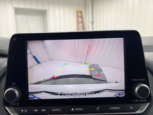 Used 2024 Nissan Rogue SV image 15