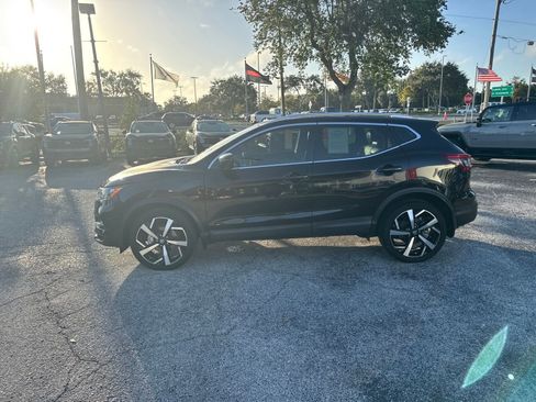 Certified 2022 Nissan Rogue Sport SL image 9