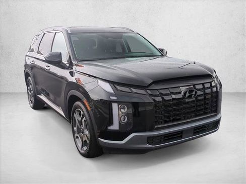 Used 2025 Hyundai Palisade SEL FWD image 3