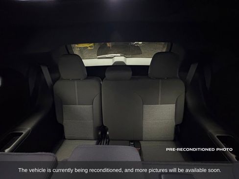 Used 2025 GMC Acadia Elevation image 12