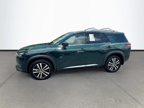 Used 2025 Nissan Pathfinder Platinum w/ Black Appearance Package AWD/4WD image 4