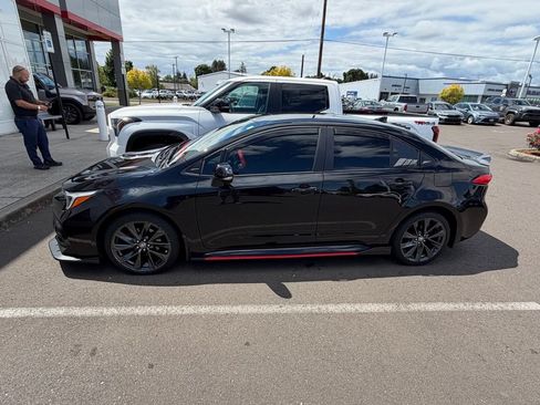 Certified 2025 Toyota Corolla SE FWD image 3