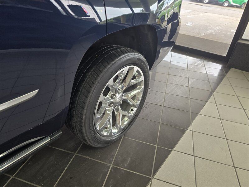 Used 2018 Cadillac Escalade Premium Luxury AWD/4WD image 38