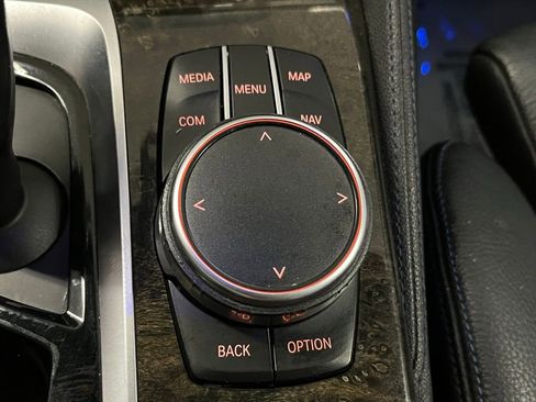 Used 2018 BMW 530i xDrive AWD/4WD image 14